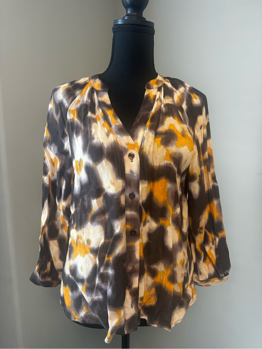 Evereve Abstract Print Button-Up Blouse in Brown, Cream & Mustard